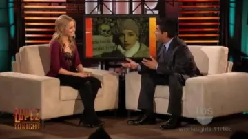 Robe portée par Dianna Agron dans Lopez Tonight - Dianna Agron Interview & Sings " I Say A Little Prayer ' with George Lopez