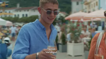 The sunglasses of Sebastian Fagerman (Felix Sandman) in Quicksand - Nothing bigger (S01E01)