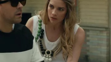 Vestido de perlas grandes de Prada Jewelry usado por Alexis Rose (Annie Murphy) en Schitt's Creek (S02E04)