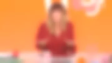 El vestido burdeos, corte recto, cuello mao, mangas largas de Daphne Bürki en I love you etc...