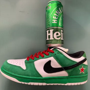 Nike Dunk SB Low Heineken on the account Instagram of @ jusb13