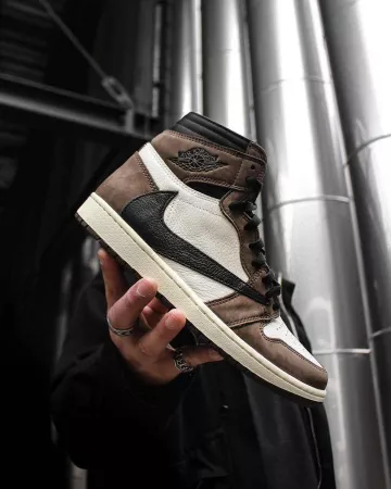Jordan 1 Retro High Travis Scott en la cuenta de Instagram de @sneakersevent