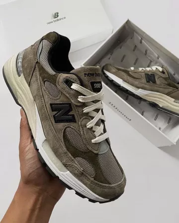 Ew Balance 992 JJJJound Grey en la cuenta de Instagram de @stockxsneakers