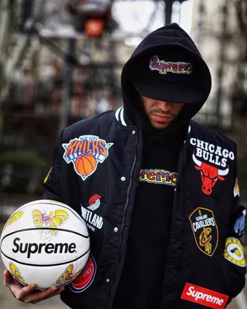 Supreme Nike/NBA Teams Warm-Up Jacket Black sur le compte Instagram de @stockxstreetwear