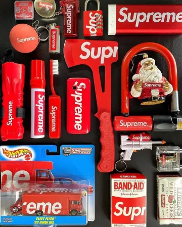 Supreme Hot Wheels Fleet Flyer + 1992 BMW M3 Red en la cuenta de Instagram de @stockxstreetwear