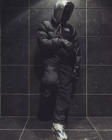 Los pantalones negros/cargo de Kekra en la cuenta de Instagram de @kekraland