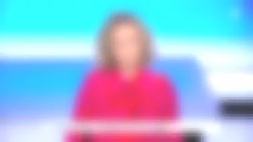 The pink shirt in silk paisley print of Caroline Roux in C in the air the 28.09.2020