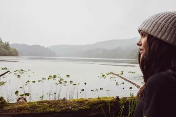 The bonnet of Nina Dobrev on his account Instagram @nina