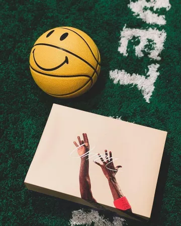 Jordan 4 Retro Union Guava Ice en la cuenta de Instagram de @stockxcollectibles
