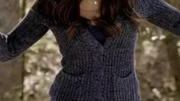 American Eagle Blue Cardigan porté par Elena Gilbert (Nina Dobrev) dans The Vampire Diaries (S04E06)