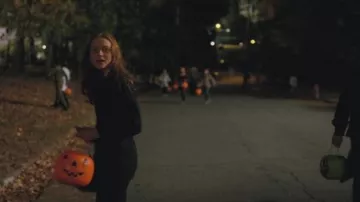 Seau à citrouille de Max Mayfield (Sadie Sink) dans Stranger Things (S02E02)