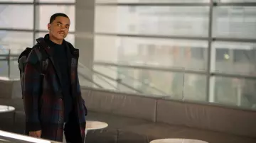 Plaid Veste à Capuche Manteau porté par Tariq St. Patrick (Michael Rainey Jr.) comme on le voit dans Power Book II: Ghost (S01E02)