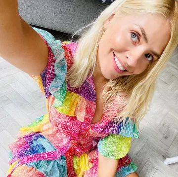 LEVINIA
RAINBOW RUFFLE MINI DRESS usado por Holly Willoughby en la cuenta de Instagram @hollywilloughby 