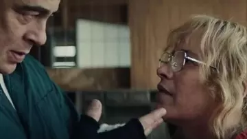 Wool mittens worn by Richard Matt (Benicio del Toro) in the series Escape at Dannemora (S01)