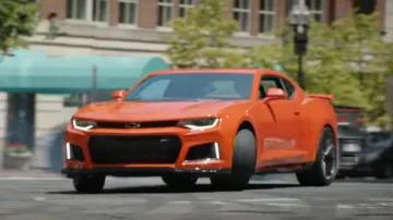 Chevrolet Camaro ZL1 2017 conducido por Guy (Ryan Reynolds) en Free Guy