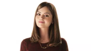 The Aztec necklace / Le collier aztèques de Clara (Jenna Coleman) dans Doctor Who (S07E07)