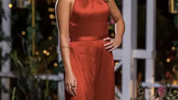 Attina Bangle porté par Angie Kent dans The Bachelorette Australia