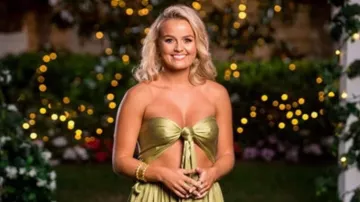 Siren Cuff porté par Elly Miles dans The Bachelor Australia