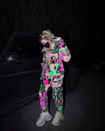 Chaqueta de lana de gran tamaño del festival de Londres en mezcla de estampado de graffiti usado por la cuenta de Instagram @madimonroe