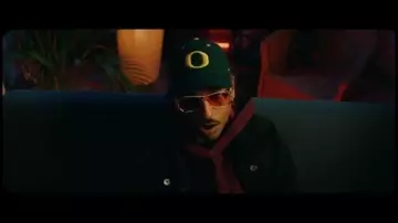 The cap of laylow Laylow in the clip Aladdin 135 feat. Laylow - To Life To Death (Official Music Video)