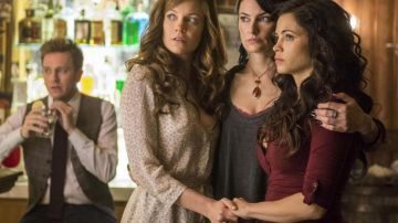 La tenue de Ingrid Beauchamp (Rachel Boston) dans Witches of East End (S02E01)