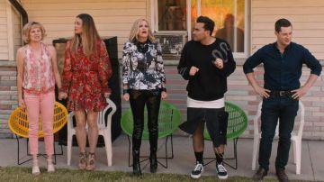 Isabel Marant Alois Sandalias Brown Drawcord con borlas multicolores usadas por Alexis Rose (Annie Murphy) en Schitt's Creek (S06E12)