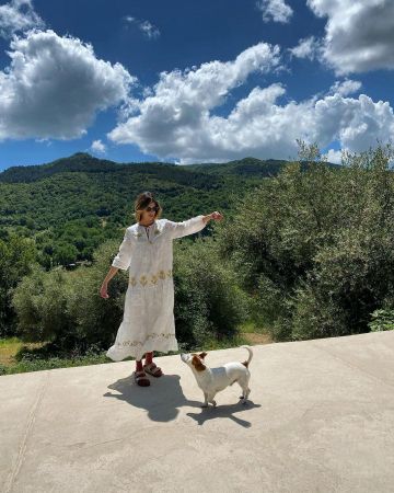 Long white dress of Benedetta Porcaroli on the Instagram account @bennipi