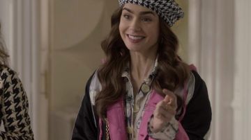 La veste de Emily Cooper (Lily Collins) dans Emily en París (S01E10)