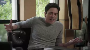 Gray sweater worn by Ron LaFlamme (Ben Feldman) in Silicon Valley (S06E03)