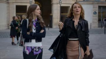 Falda negra de Emily Cooper (Lily Collins) en Emily en París (S01E07)