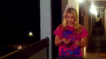 Chemise à Fleurs Rose de Rose Tyler (Billie Piper) dans Doctor Who (S01E04)