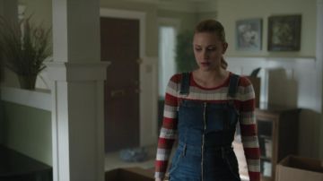 Suéter usado por Betty Cooper (Lili Reinhart) en Riverdale (S03E14)