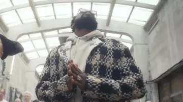Hoodie of Damso in Kalash Criminel X Damso - Gold goal (Official Clip)
