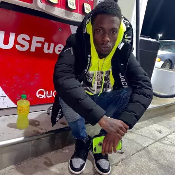 Black puff jacket worn by WillThaRapper on the Instagram account @willtharapper