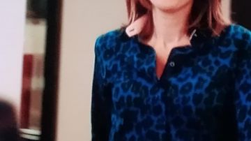 Chemise portée par Andréa Martel Camille Cottin dans la série Dix Pour Cent