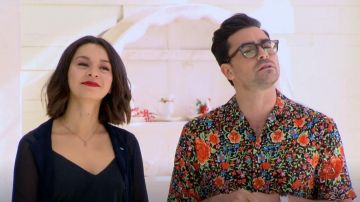 Gucci Orange Camp Collar Floral Print Shirt worn by Daniel Levy in The Great Canadian Baking Show (S01E06)