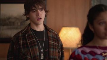 Checkered jacket of Luke (Charles Gillespie) in Julie and the Phantoms (S01E08)