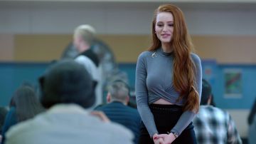Crop Top usado por Cheryl Blossom (Madelaine Petsch) en Riverdale (S01E13)