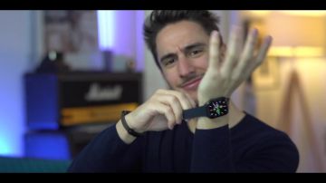 Suéter azul marino, acabado de manga delgada en la prueba SE del Apple Watch: ¡todo genial!