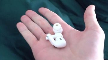 Michou's Apple AirPods Pro in YUKI CONTROLS MY DAY FOR 24H! (yes I'm bored bcp mdrrrr)