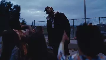 La veste polaire Rassvet portée par Travis Scott dans son clip TKN avec ROSALÍA
