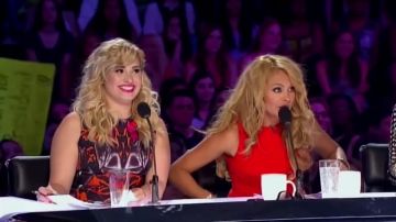 Robe portée par Demi Lovato dans Latin Ice Cream Man Jorge Pena Insults ANGRY Demi Lovato! | X Factor Global