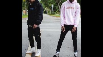 High top white sneaker de XXXTentacion dans Picture of XXXTENTACION and Ski mask the slump god