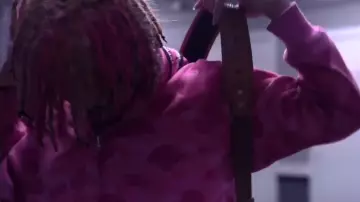 Le sweatshirt à capuche rose de Lil Pump dans son clip D-Rose