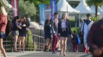 Pink shoes worn by Carla (Ester Expósito) in Elite (S03E01)