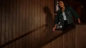 Veste portée par May Grant (Corinne Massiah) dans 9-1-1 (S03E05)