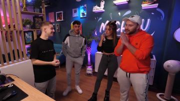 Black t shirt daily paper worn by michou michou in the video CACHE-CACHE OBJECTS IN WEBEDIA! (the loser at a BIG pledge)