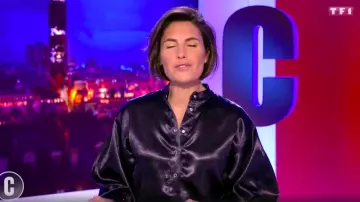 The blouse polo navy, fluid and satin of Alessandra Sublet in C&#39;est Canteloup the 16.11.2020