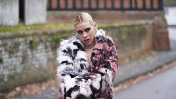 Black & White Fur Coat of Suzie Pickles (Billie Piper) in I Hate Suzie (S01E02)