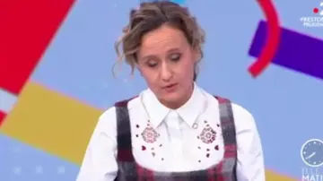 The embroidered shirt of Caroline Roux in Télématin the 4v the 19.11.2020
